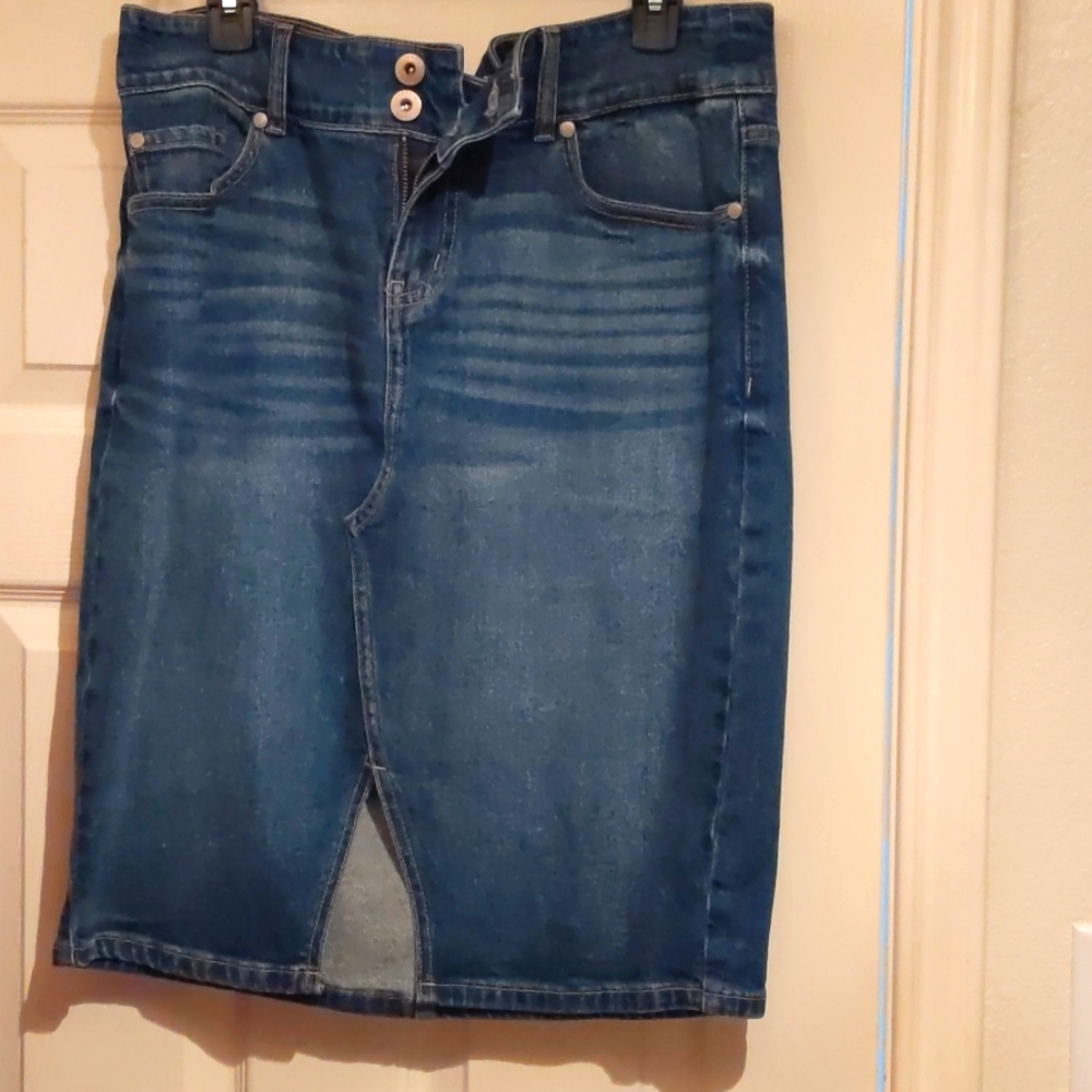 Denim knee length pencil skirt w front slit